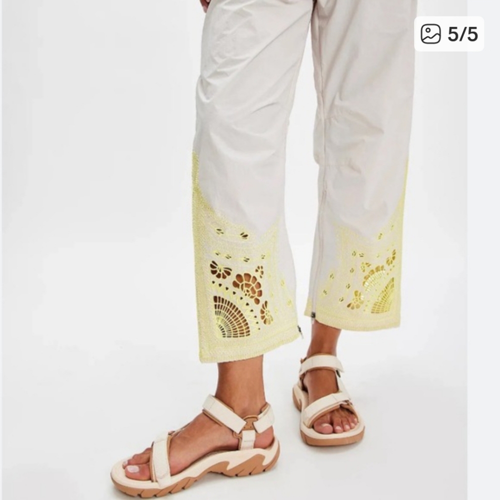 ๐๐Free People fly by night embroidered cargo style cropped hiking pants - Picture 2 of 5